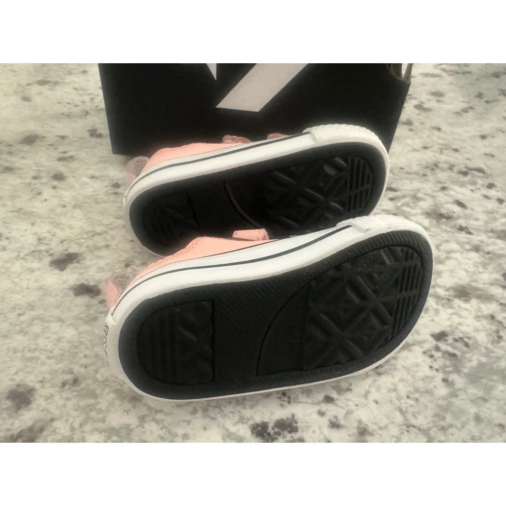 NIB Converse pink leather infant sz 4